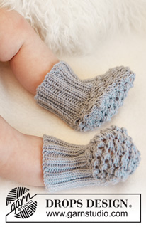 Blueberry Booties / DROPS Baby 21-25 - Knitted socks with blackberry pattern for baby and children in DROPS Alpaca