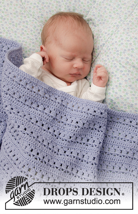 Sleepyhead / DROPS Baby 33-1 - Hæklet tæppe til baby i DROPS Safran eller DROPS BabyMerino. Arbejdet er hæklet med hulmønster. Tema Babytæppe