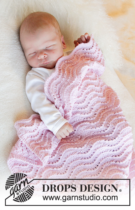 Good Night / DROPS Baby 33-4 - Knitted blanket for baby in DROPS BabyMerino. Piece is knitted with wave pattern. Theme: Baby blanket