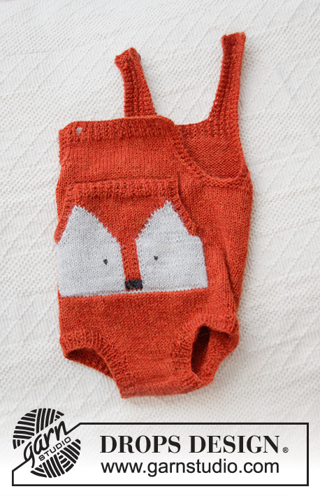 Baby Fox Onesie / DROPS Baby 36-2 - Stickad body till baby i DROPS Alpaca. Arbetet stickas med rävmönster, hängslen och ficka.
Storlek prematur – 4 år. 
