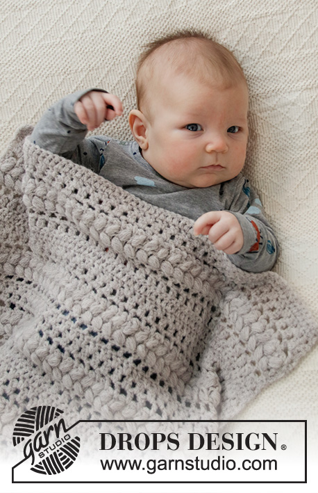 Big Dreams / DROPS Baby 36-3 - Crocheted blanket for babies in DROPS Sky. The piece is worked with lace pattern, texture and puff-stitches.