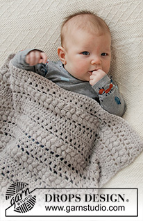 Big Dreams / DROPS Baby 36-3 - Crocheted blanket for babies in DROPS Sky. The piece is worked with lace pattern, texture and puff-stitches.
