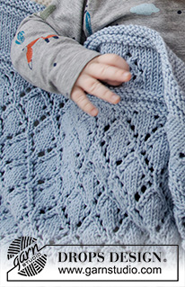 Baby Diamonds / DROPS Baby 36-6 - Knitted blanket for babies in DROPS Merino Extra Fine. The piece is worked with lace pattern.