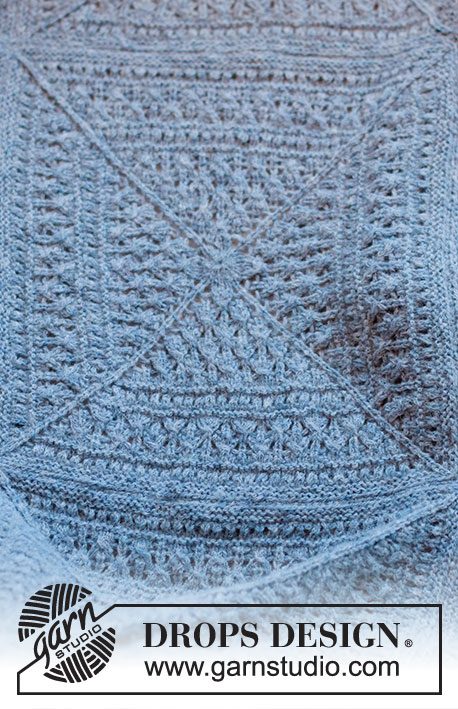 Baby Blue Sea / DROPS Baby & Children 39-1 - Gebreide deken voor baby in DROPS Sky. Het werk wordt in een vierkant gebreid, met een kantpatroon.