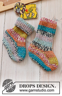 Country Flair Socks / DROPS Baby 43-25 - Stickade tofflor till baby och barn DROPS Fabel. Storlek 0 - 4 år.