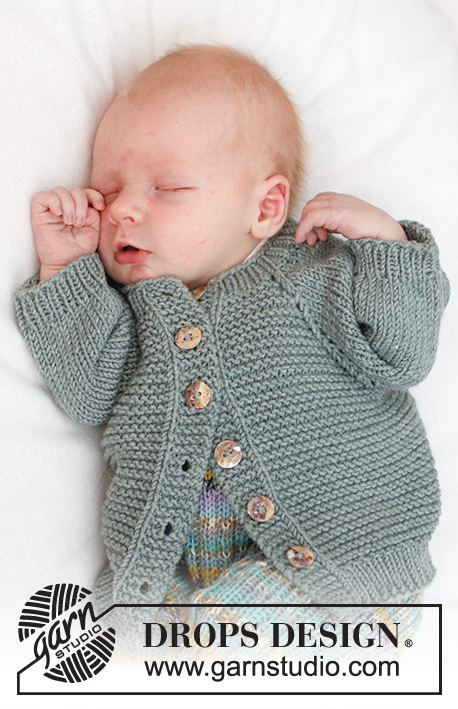 Dream Plan Cardigan / DROPS Baby 45-1 - Gilet tricoté de haut en bas pour bébé, avec emmanchures raglan, point mousse et jersey, en DROPS Merino Extra Fine. Du 0 - 4 ans.