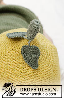 Sweet Lemon Hat / DROPS Baby 45-12 - Cappello a forma di limone per bambini lavorato all’uncinetto in DROPS BabyMerino. Lavorato dall’alto in basso con un limone con stelo e foglie. Taglie: 0 - 4 anni.
