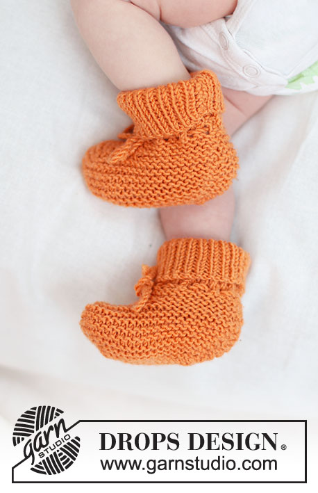 Orange Muffin Slippers / DROPS Baby 45-20 - Pantufas tricotadas para bebé em DROPS BabyMerino. Tricotam-se de cima para baixo, em ponto jarreteira. Tamanhos: 0 - 4 anos