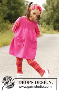 Lyrah / DROPS Children 22-10 - Strikket tunika med lommer og bærestykke i perlestrikk i DROPS Merino Extra Fine. Til barn i størrelser fra 3 til 12 år