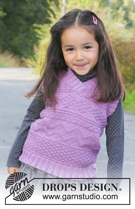 Gretchen / DROPS Children 22-41 - Knitted vest with textured pattern and v-neck, in DROPS Karisma. Size children 3 to 12 years.