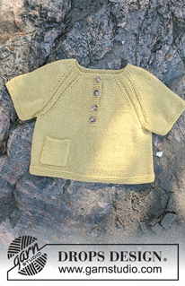 Lucky Ducky / DROPS Children 28-6 - Dětský raglánový pulovr s krátkým rukávem, zapínáním a kapsou pletený shora dolů z příze DROPS Belle. Velikost 0 měsíců - 6 let.