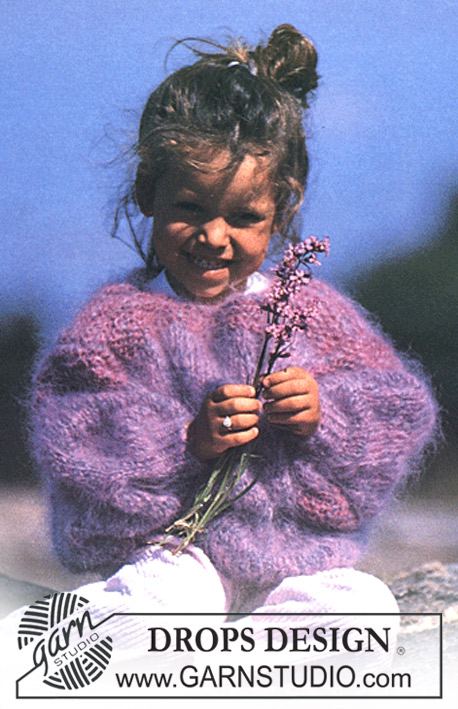 Fuzzy Plum Sweater / DROPS Children 3-5 - Gebreide DROPS Trui van Magia met wijde mouwen. Maat 3 – 12 jaar.