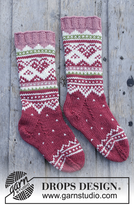 Visby Socks / DROPS Children 30-12 - Knitted socks with multi-colored Nordic pattern for kids. 
The piece is worked in DROPS Merino Extra Fine.