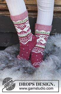 Visby Socks / DROPS Children 30-12 - Knitted socks with multi-colored Nordic pattern for kids. 
The piece is worked in DROPS Merino Extra Fine.