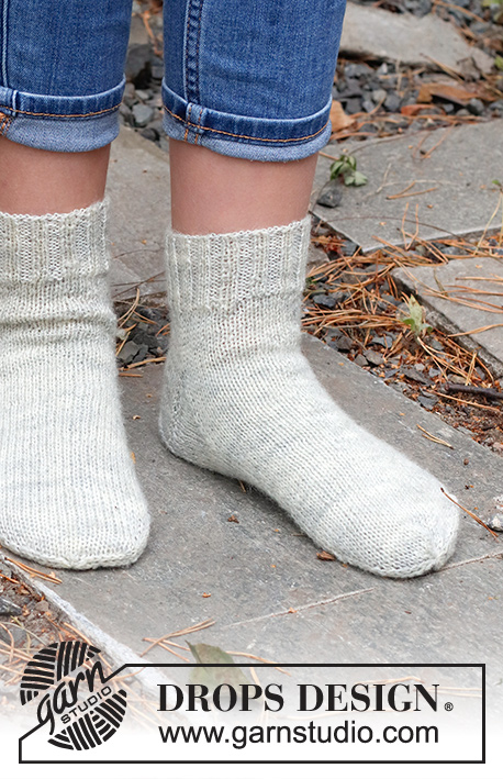 Hopping into Autumn / DROPS Children 41-33 - Gebreide sokken voor kinderen in DROPS Fabel. Maten 26-43.
