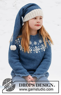 Merry Stars / DROPS Children 41-4 - Pull de Noël et bonnet tricotés pour enfant en DROPS Air. Le pull se tricote de haut en bas avec empiècement arrondi et jacquard flocons. Le bonnet se tricote en rond, de bas en haut. Du 2 au 14 ans. Thème: Noël.