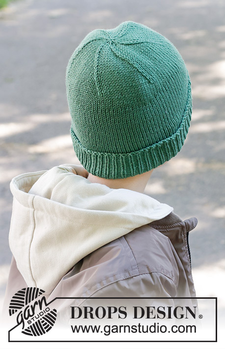 Forest Wander Hat / DROPS Children 47-25 - Strikket hue til børn i DROPS Merino Extra Fine. Arbejdet strikkes i glatstrik med bukkekant. Størrelse 2 - 12 år.